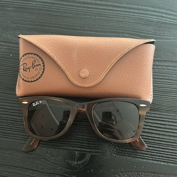 Ray-Ban Original Wayfarer Classic Polarized Sunglasses - Picture 1 of 3